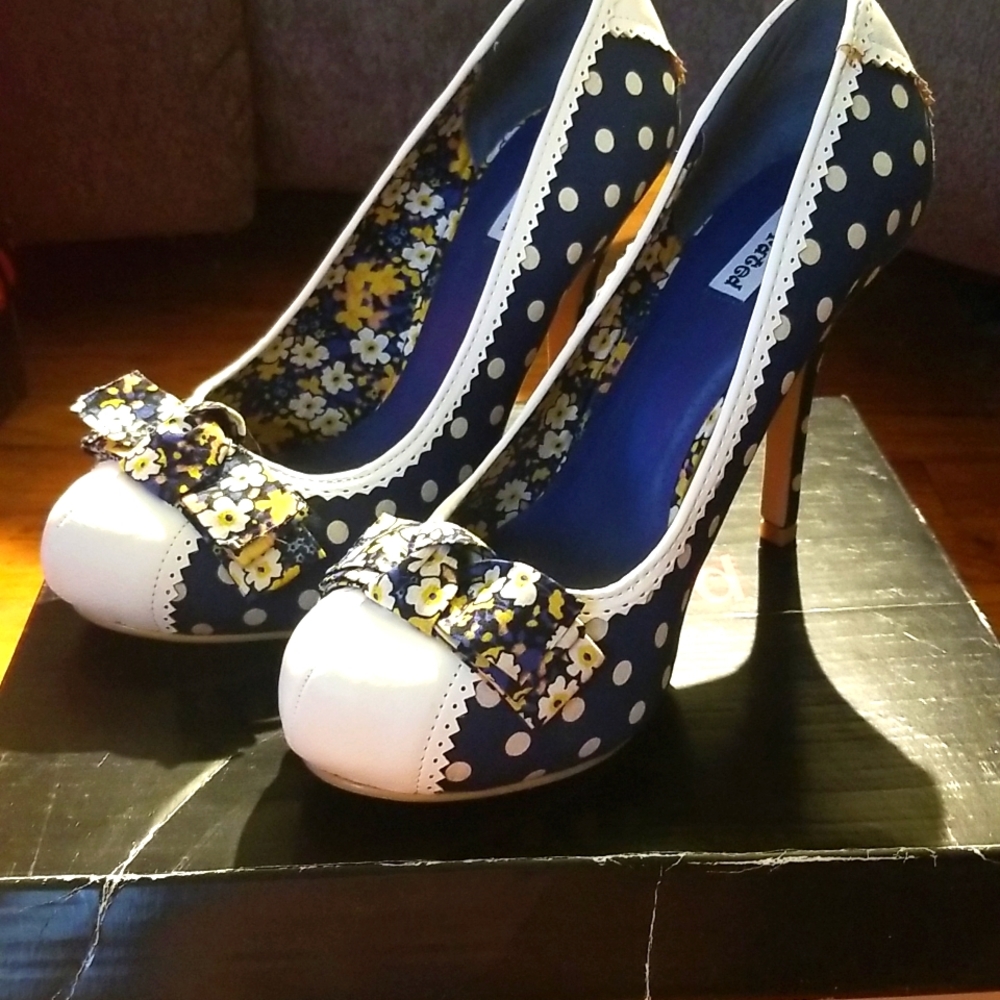 Not Rated retro-style heels, size 9 1/2